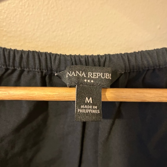 Banana Republic black v-neck blouse, size medium - Picture 3 of 4